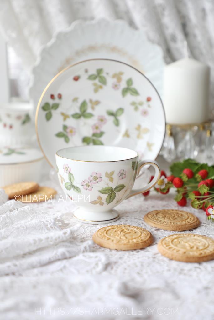 Чайная пара Земляника «Wild Strawberry» костяной фарфор Wedgwood Англия.
