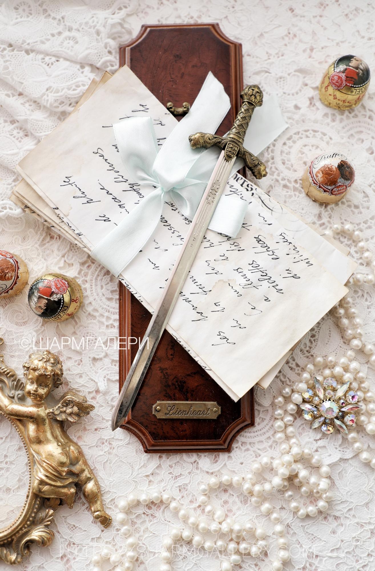 Интерьерное настенное панно Рыцарские доспехи - Трофеи, Меч - нож для писем, Италия.