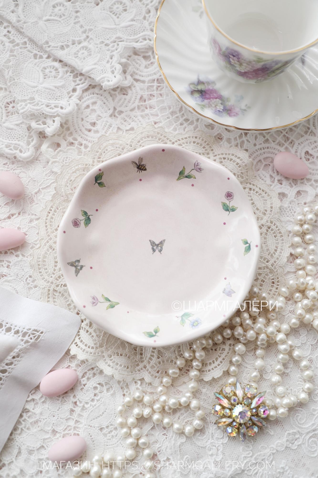 Поддон на ножках шариках для цветочных горшков «Бабочки» фарфор, роспись, Англия.