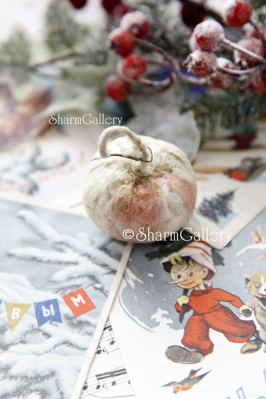 Антикварная елочная игрушка из ваты "Яблоко". СССР