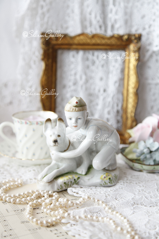 Статуэтка  "Юный пограничник". Винтаж, фарфор, ЛФЗ.