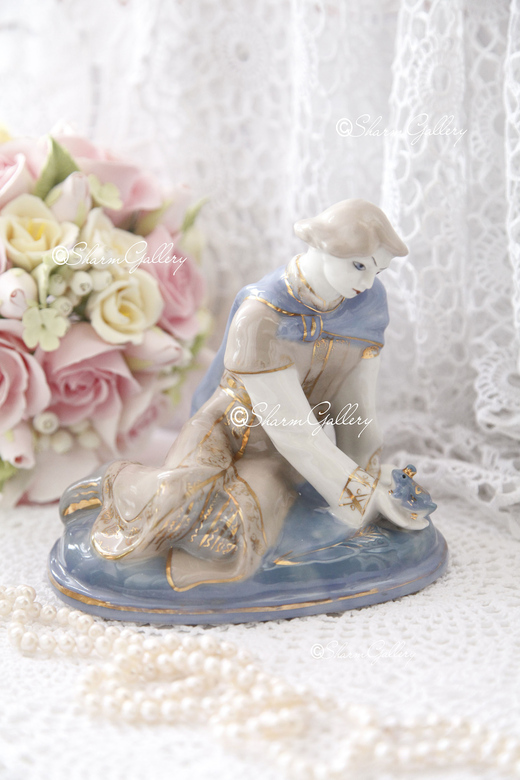 Статуэтка "Иван-Царевич с лягушкой", старая Гжель.