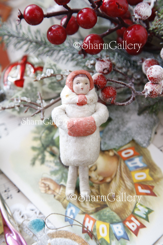 Антикварная елочная игрушка из ваты "Девочка с розовой муфтой". СССР