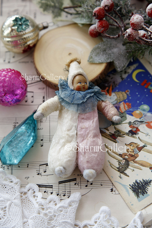 Антикварная елочная игрушка из ваты "Ребенок в костюме клоуна". СССР