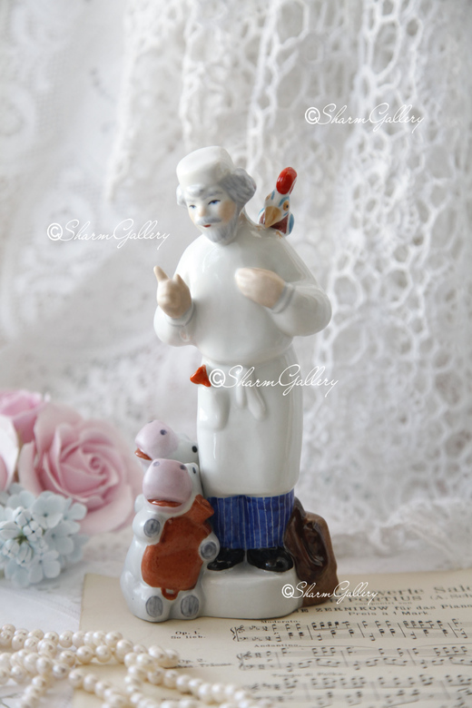 Фарфоровая статуэтка Доктор Айболит. Киевский ФЗ.