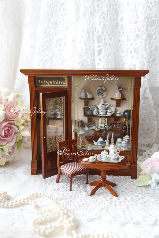 Миниатюрный магазин "Антикварный", диорама Reutter Porzellan, Германия.