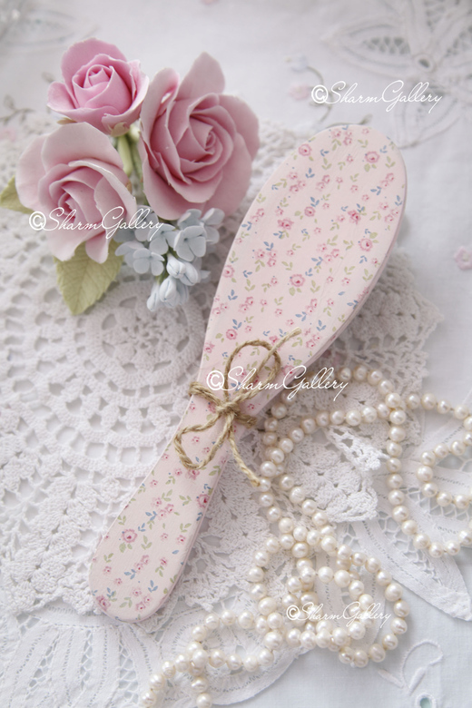 Деревянная расческа/щетка для волос.