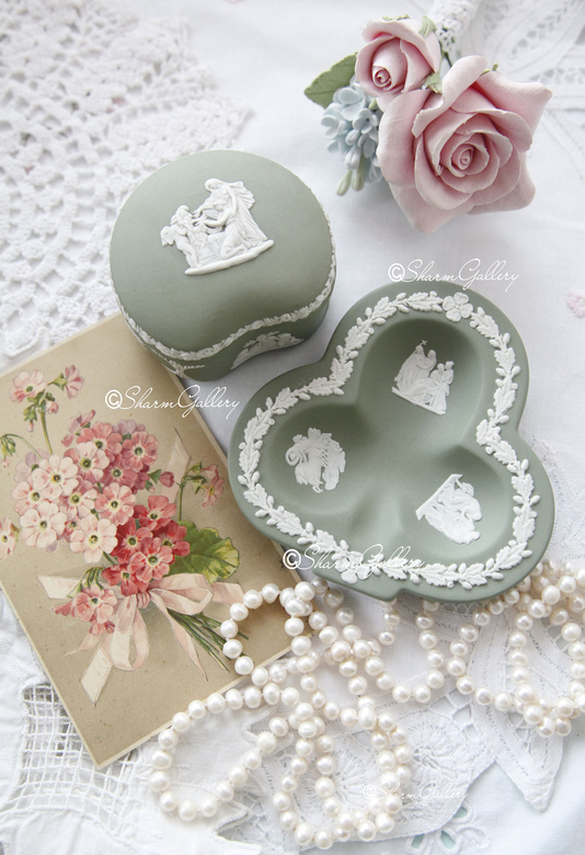 Набор: шкатулка и тарелочка. Англия, Wedgwood. Яшмовый фарфор.