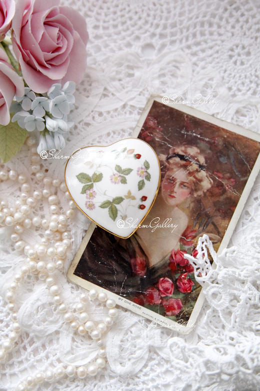 Фарфоровая шкатулка "Wild Strawberry", WEDGWOOD, винтаж.