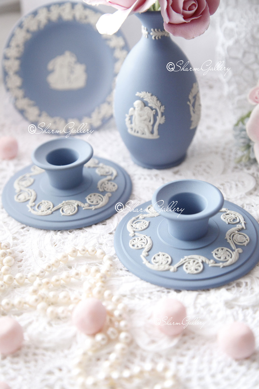 Подсвечники Arabesque, голубой фарфор WEDGWOOD