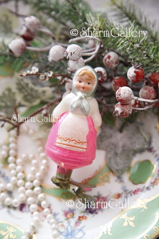 "Русская", дружба народов. Елочная игрушка, на прищепке СССР.