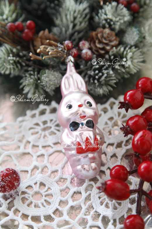 Зайчик с бабочкой. Елочная игрушка, стекло, СССР.