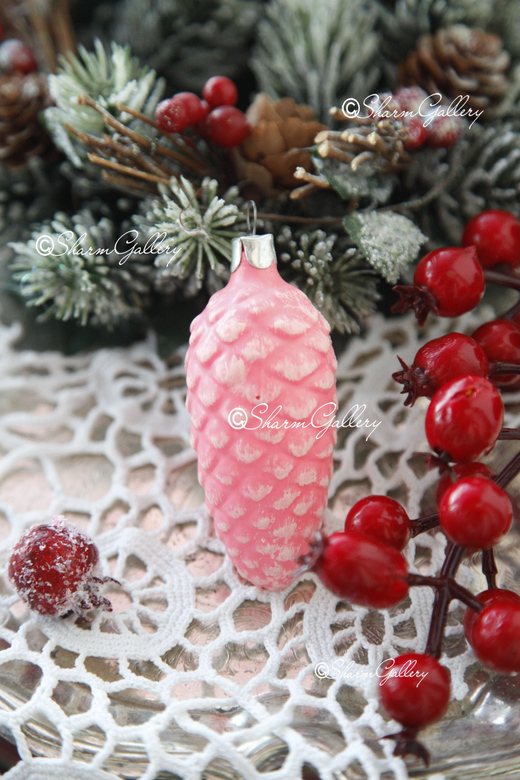 Шишка, розовая. Стекло, СССР.