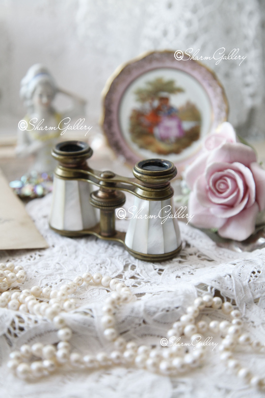 Старинный, театральный бинокль. Перламутр.