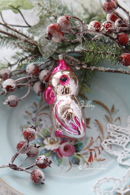 Попугай розовый. Елочная игрушка, стекло, СССР.