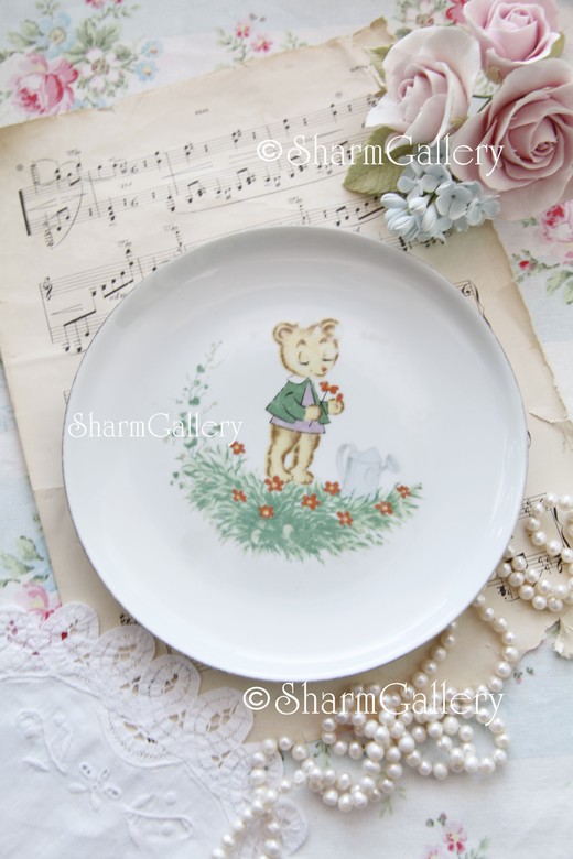 Фарфоровая тарелка "Мишка в саду". Винтаж, Германия, Кольдиц.
