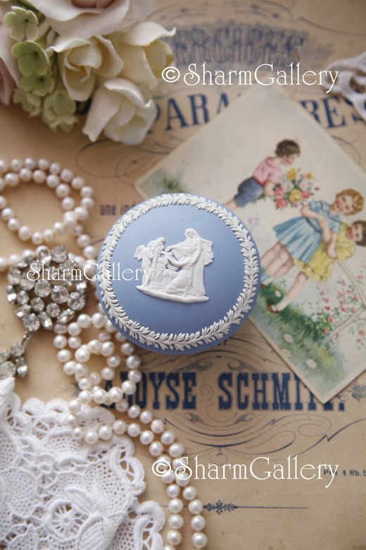 Винтажная круглая шкатулка, бисквитный фарфор WEDGWOOD, Англия.