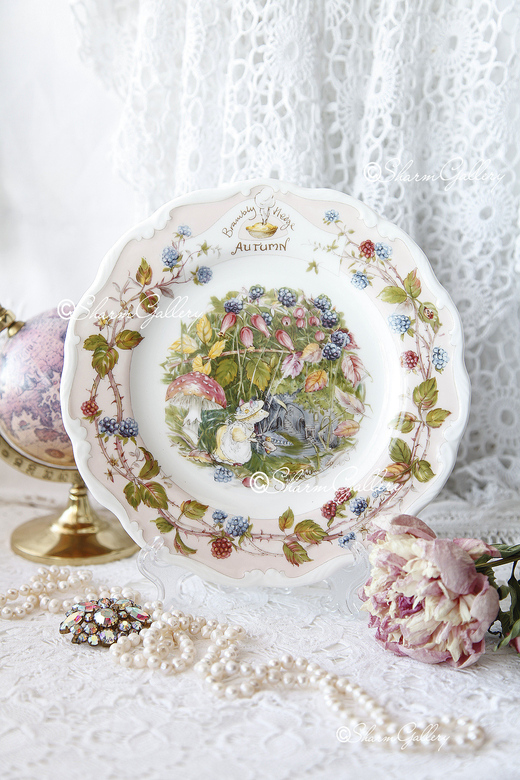 Коллекционная тарелка Осень. Фарфор Royal Doulton, Англия.