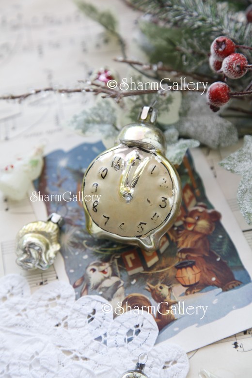 Часы - будильник. Елочная игрушка, стекло, СССР.