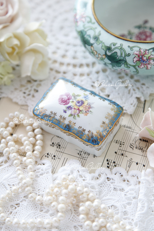 Фарфоровая миниатюрная шкатулка Martinroda, Германия. Винтаж.