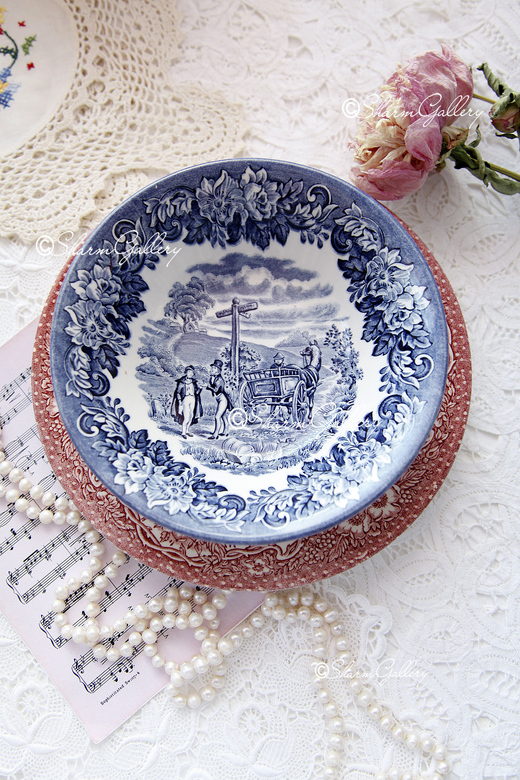 Тарелка - салатник, синяя, керамика Англия.