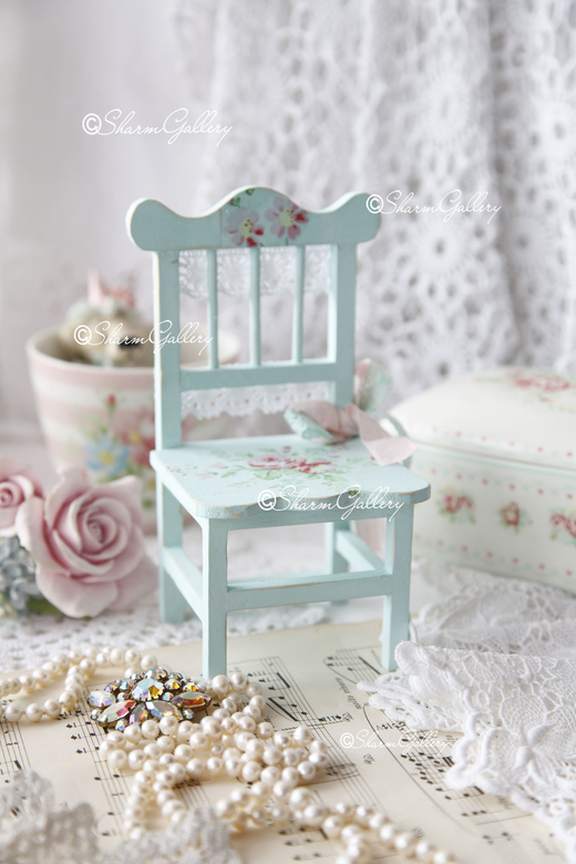 Стульчик деревянный кукольный. Мятный.