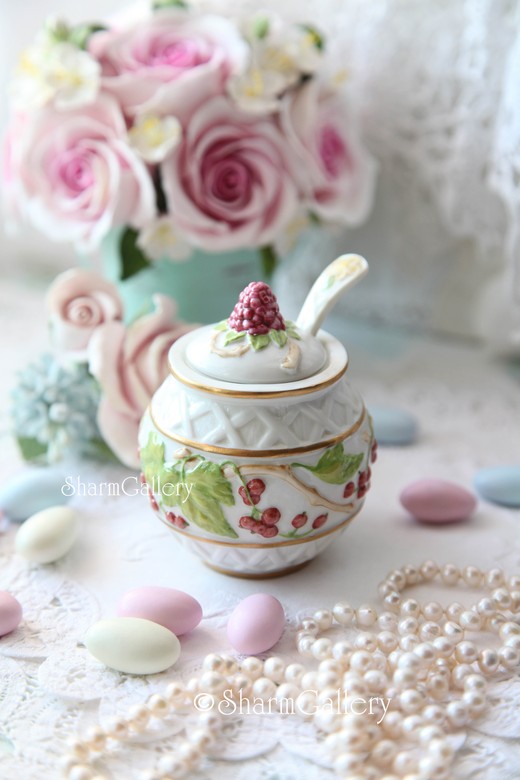 Смородина. Фарфоровая баночка для: меда, джема, сахара.