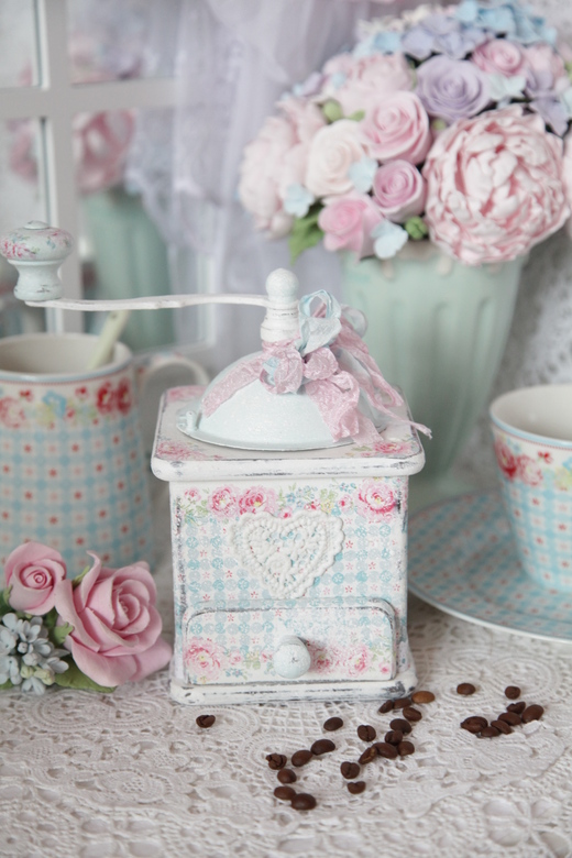 Винтажная кофемолка в шебби стиле. Мятная.