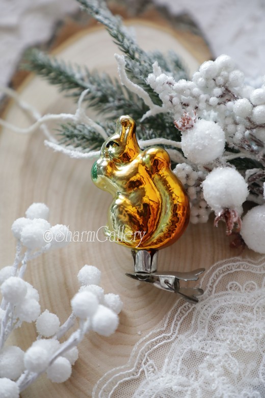 Белочка. №8. Елочная игрушка, стекло на прищепке, СССР.