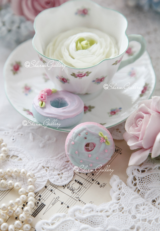 Набор декоративных пончиков, для украшения интерьера.