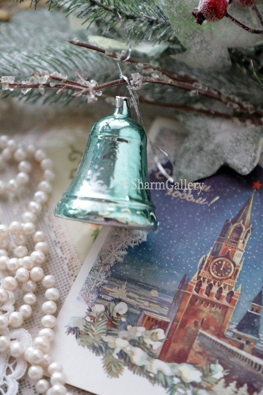 Колокольчик бирюзовый, звенит! №7. Елочная игрушка, стекло, СССР.