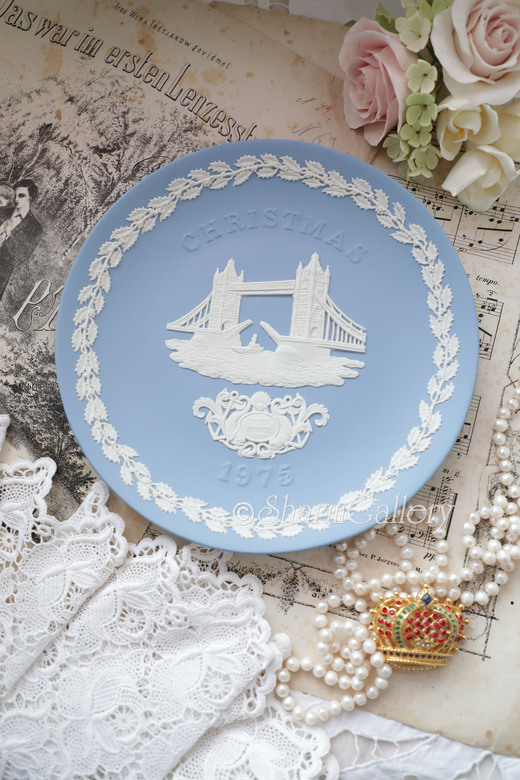 Тарелка Рождество 1975год. Фарфор WEDGWOOD, винтаж.