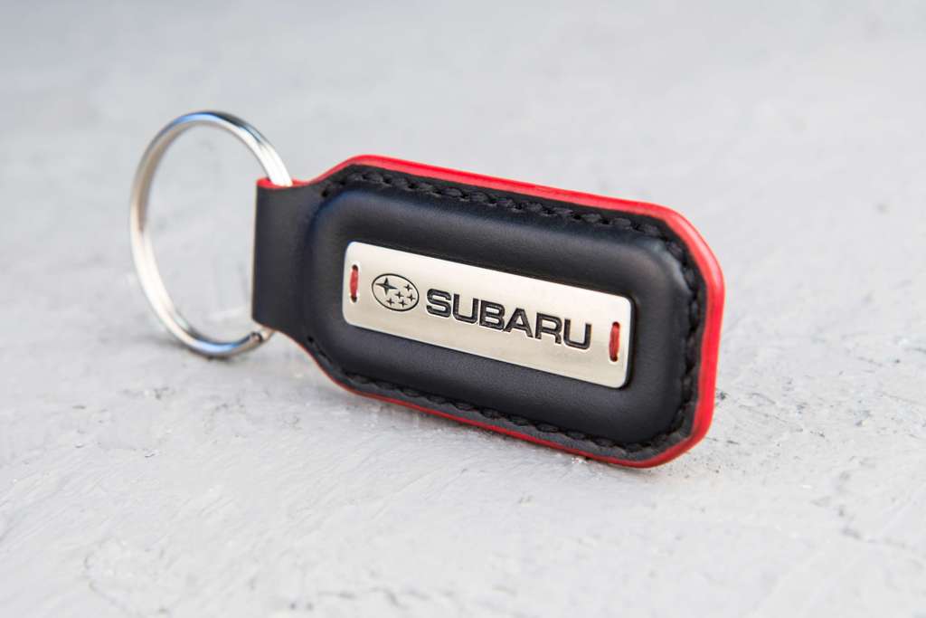 Брелок с металлической пластиной