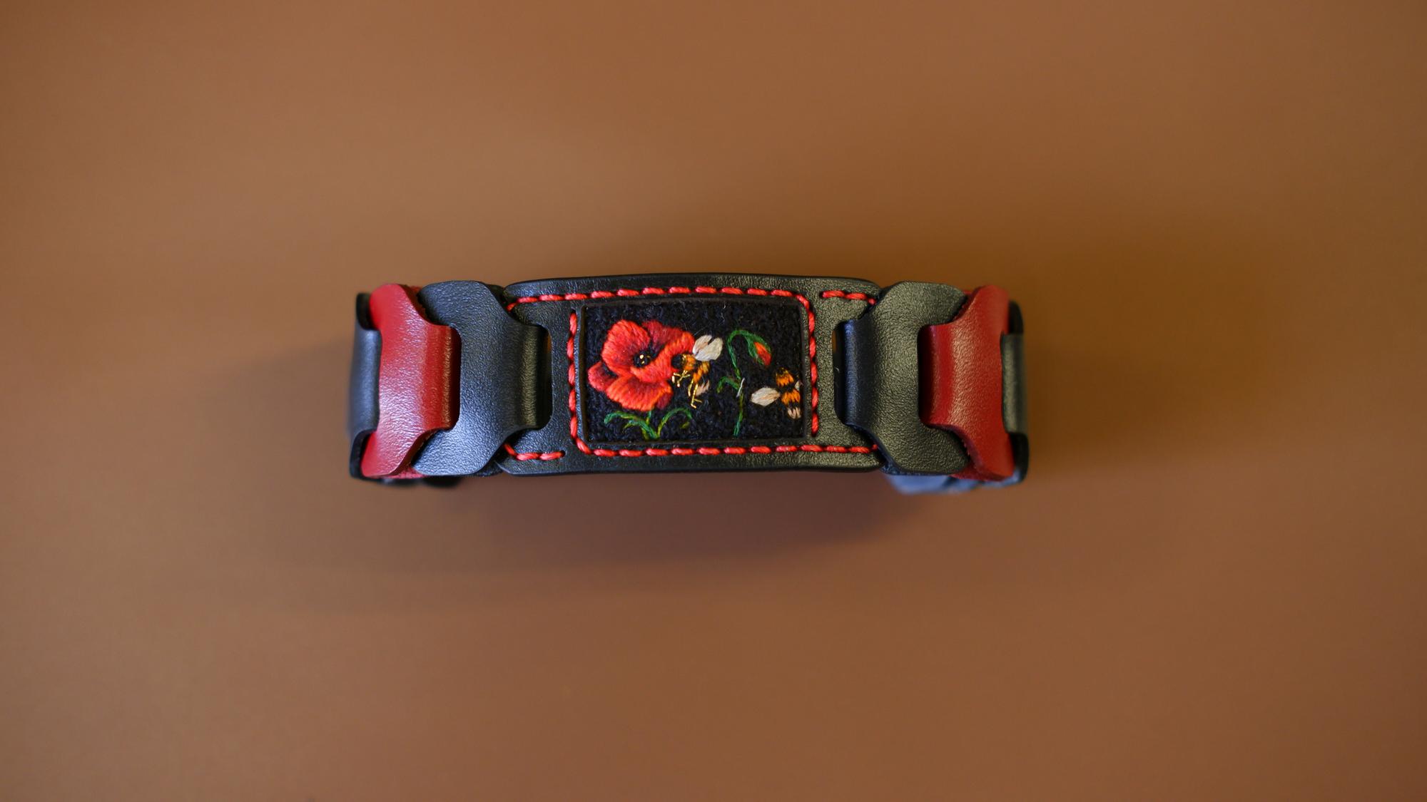 Модульный браслет с индивидуальной вышивкой