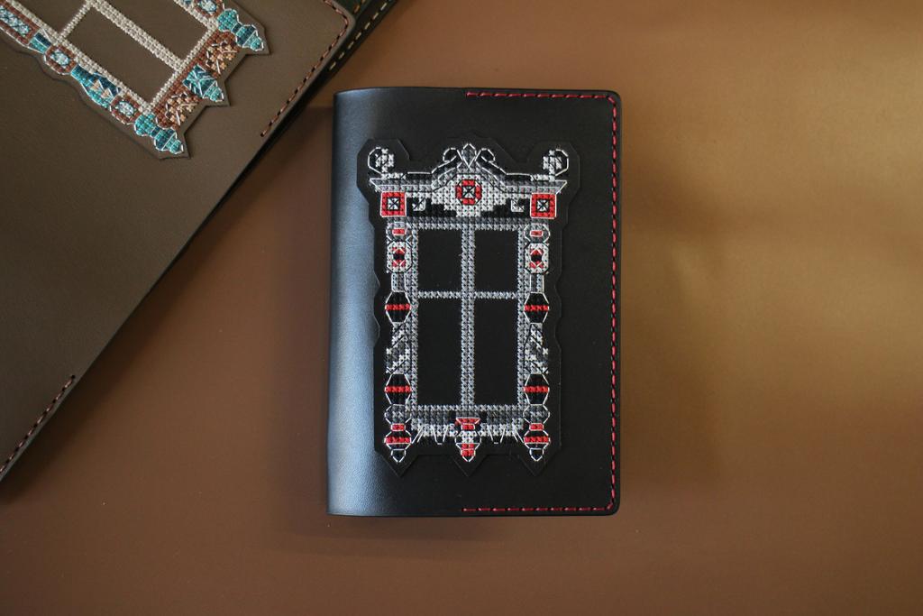 Кожаная обложка на паспорт резной наличник "Окно предков"