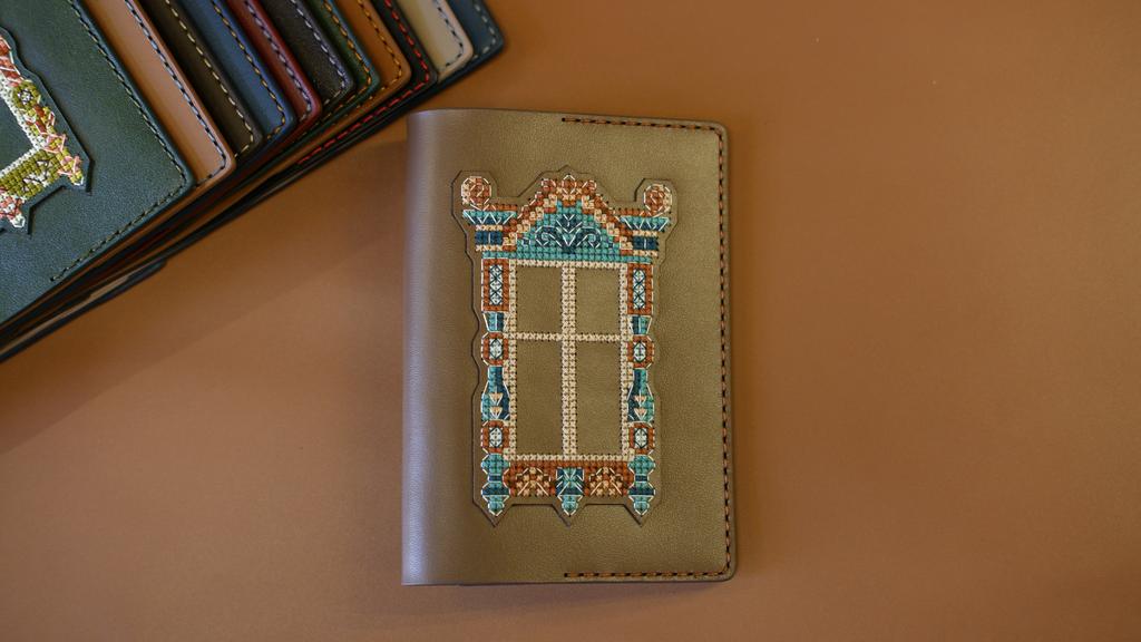 Кожаная обложка на паспорт резной наличник "Томский рассвет"