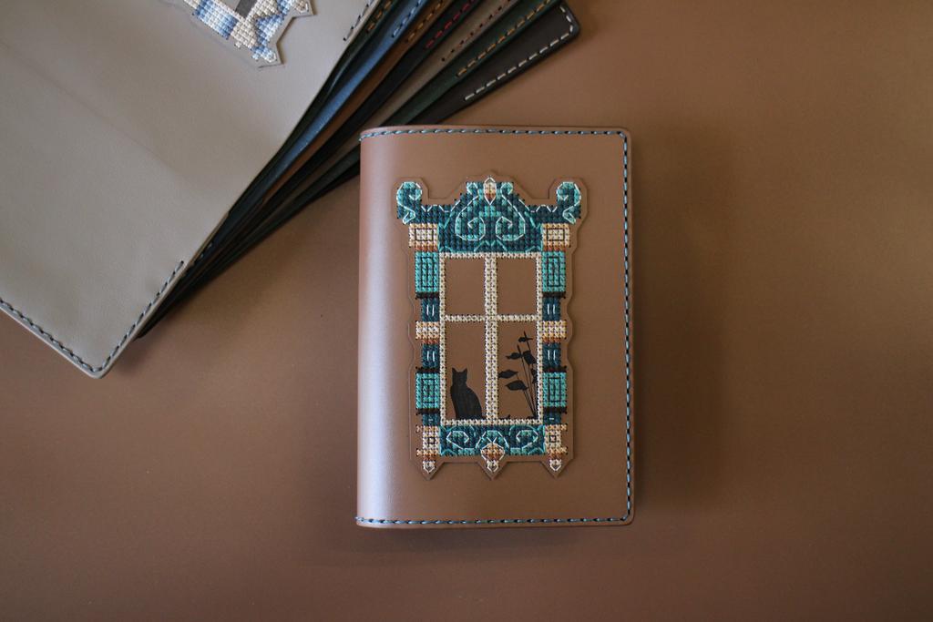 Кожаная обложка на паспорт резной наличник "Сибирское Окно"