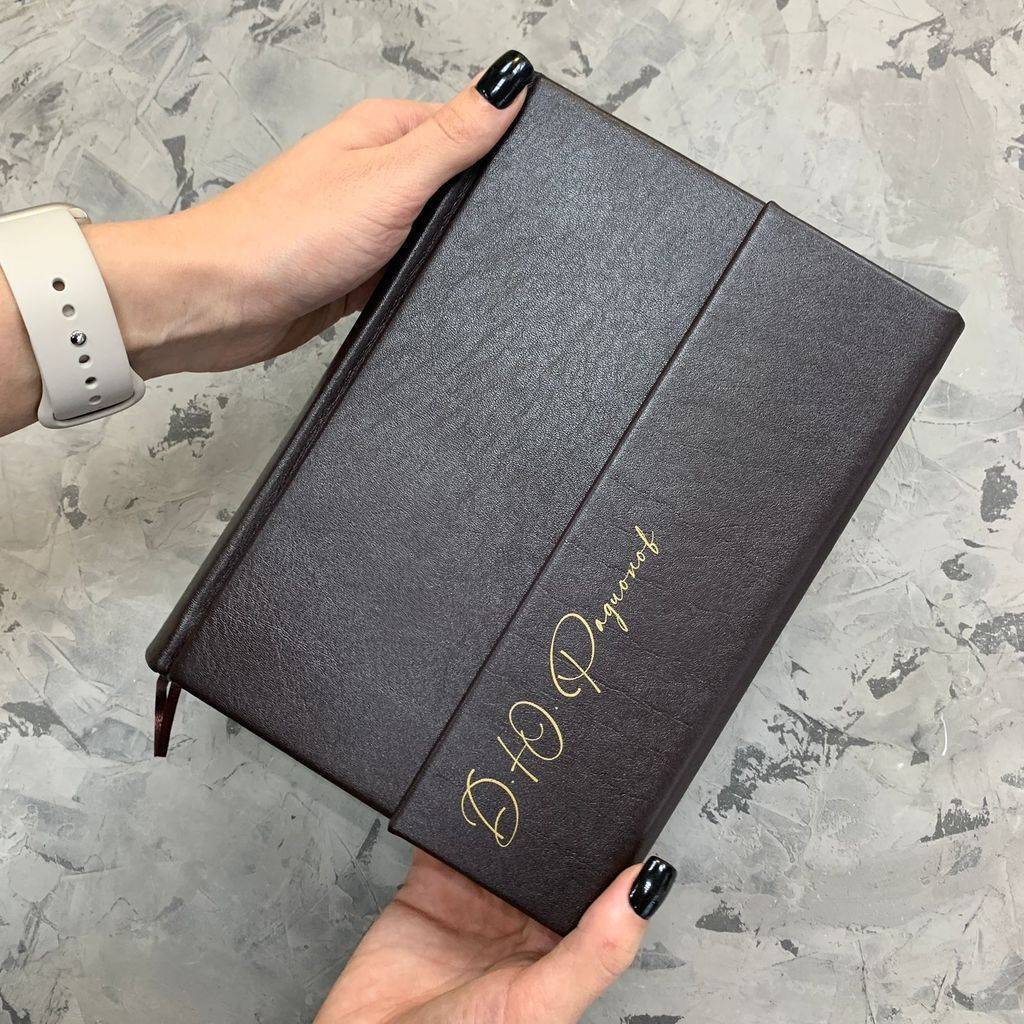 Ежедневник с магнитным запахом в натуральной коже