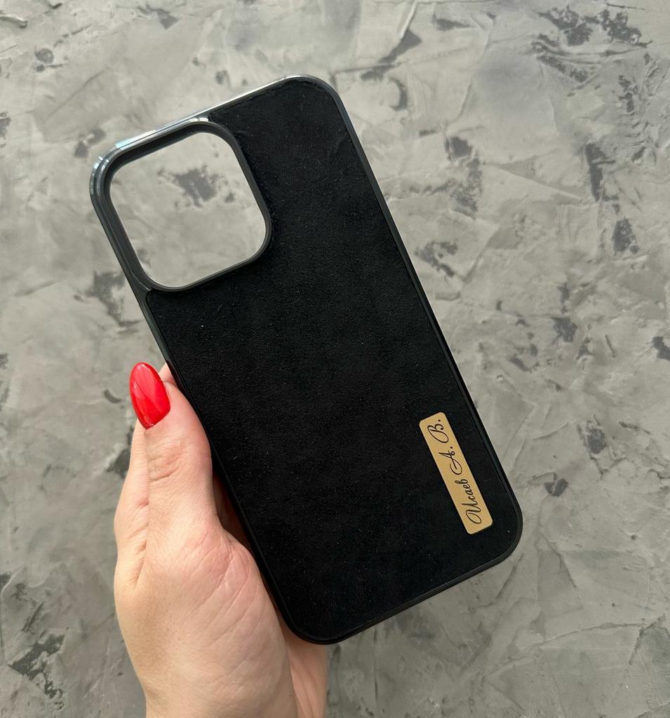 Именной чехол на телефон с гравировкой в алькантаре