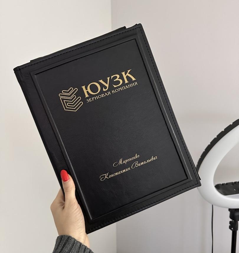 папка на подпись в коже с логотипом