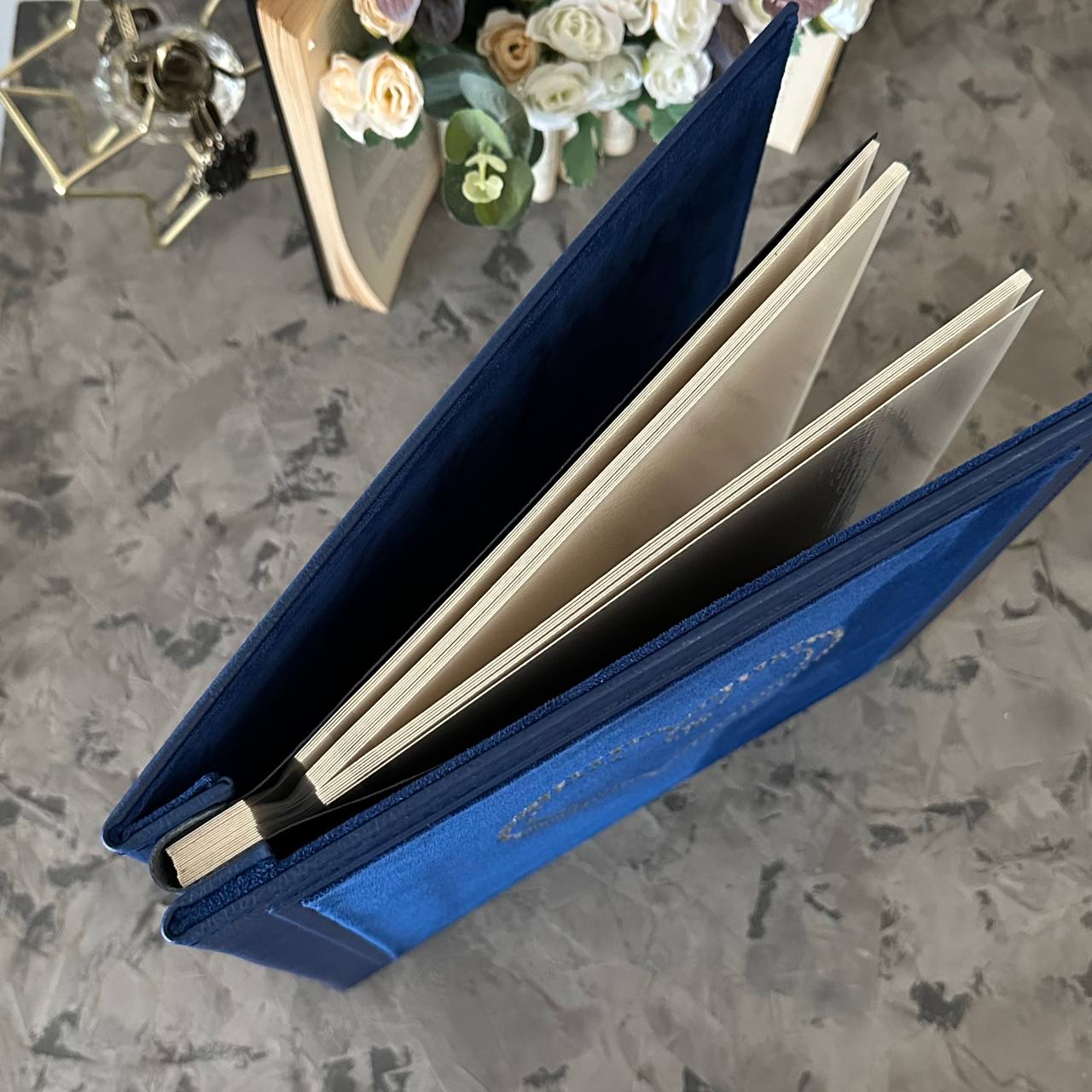 Фотоальбом с инкрустацией стразами