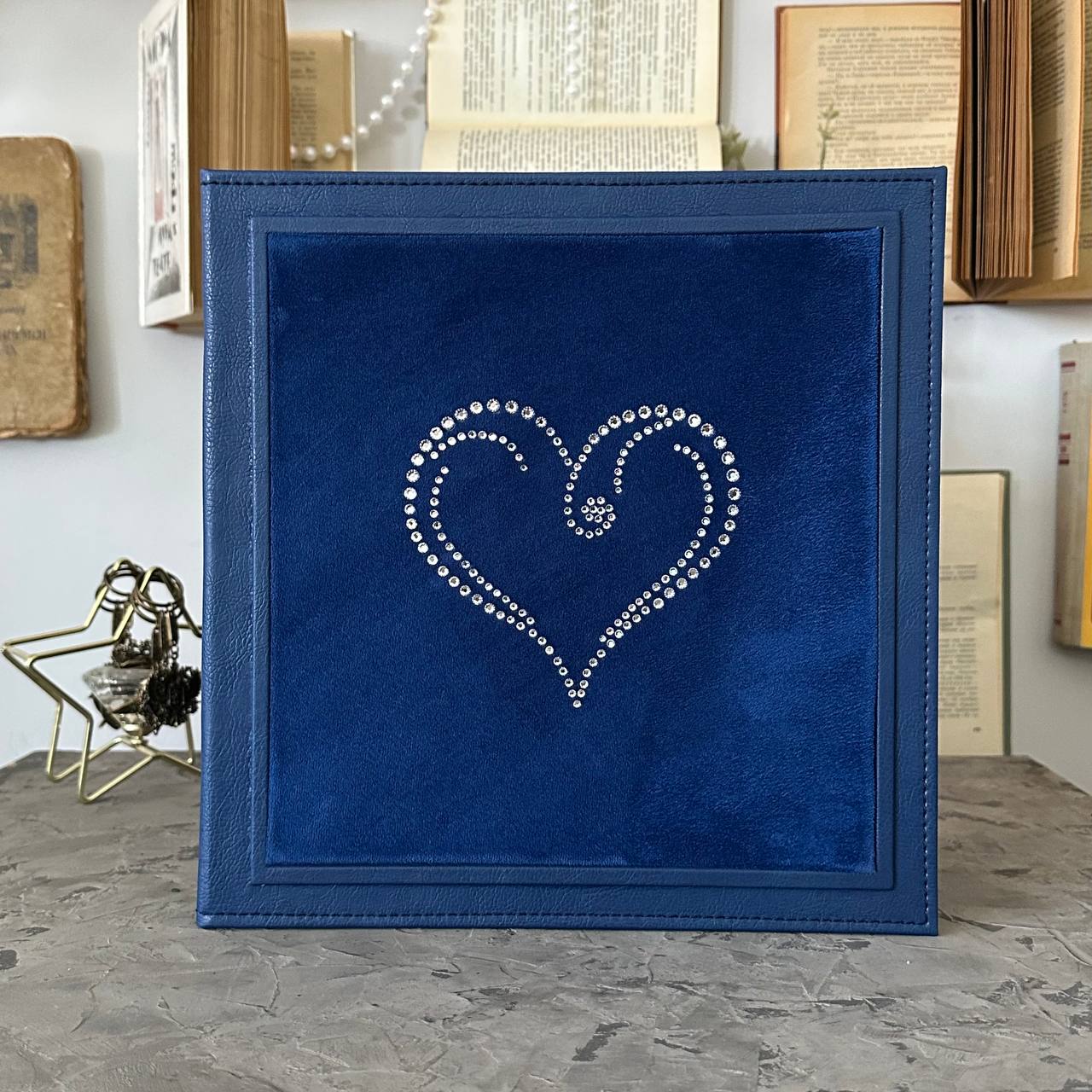 Фотоальбом с инкрустацией стразами