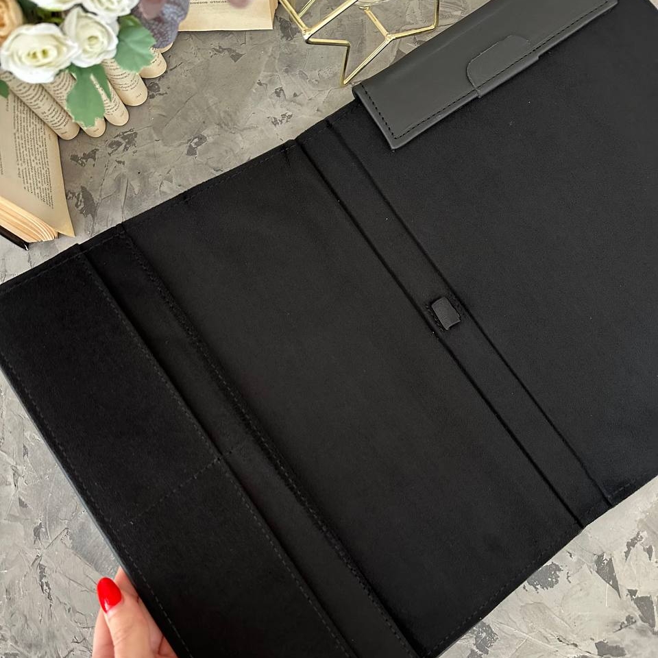 Папка Luxora с жатой кожей и гербом РФ, А4 с дополнительными карманами и держателем для ручки