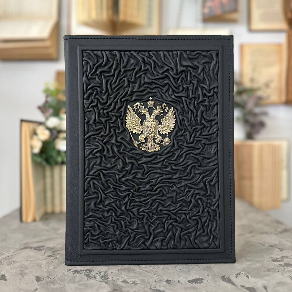 Папка Luxora с жатой кожей и гербом РФ, А4 с дополнительными карманами и держателем для ручки