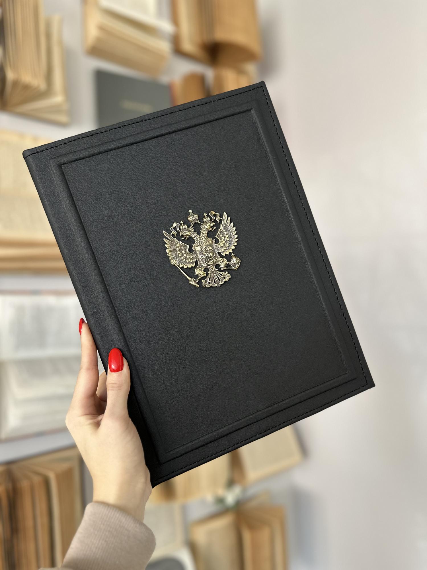 Папка Люксора в натуральной коже и гербом РФ. А4 с дополнительными карманами и держателем для ручки
