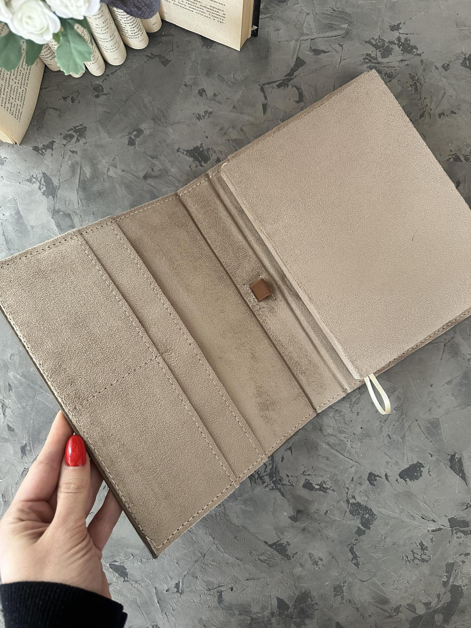 Подарочный набор из натуральной кожи: ежедневник и обложка на паспорт с гербом РФ