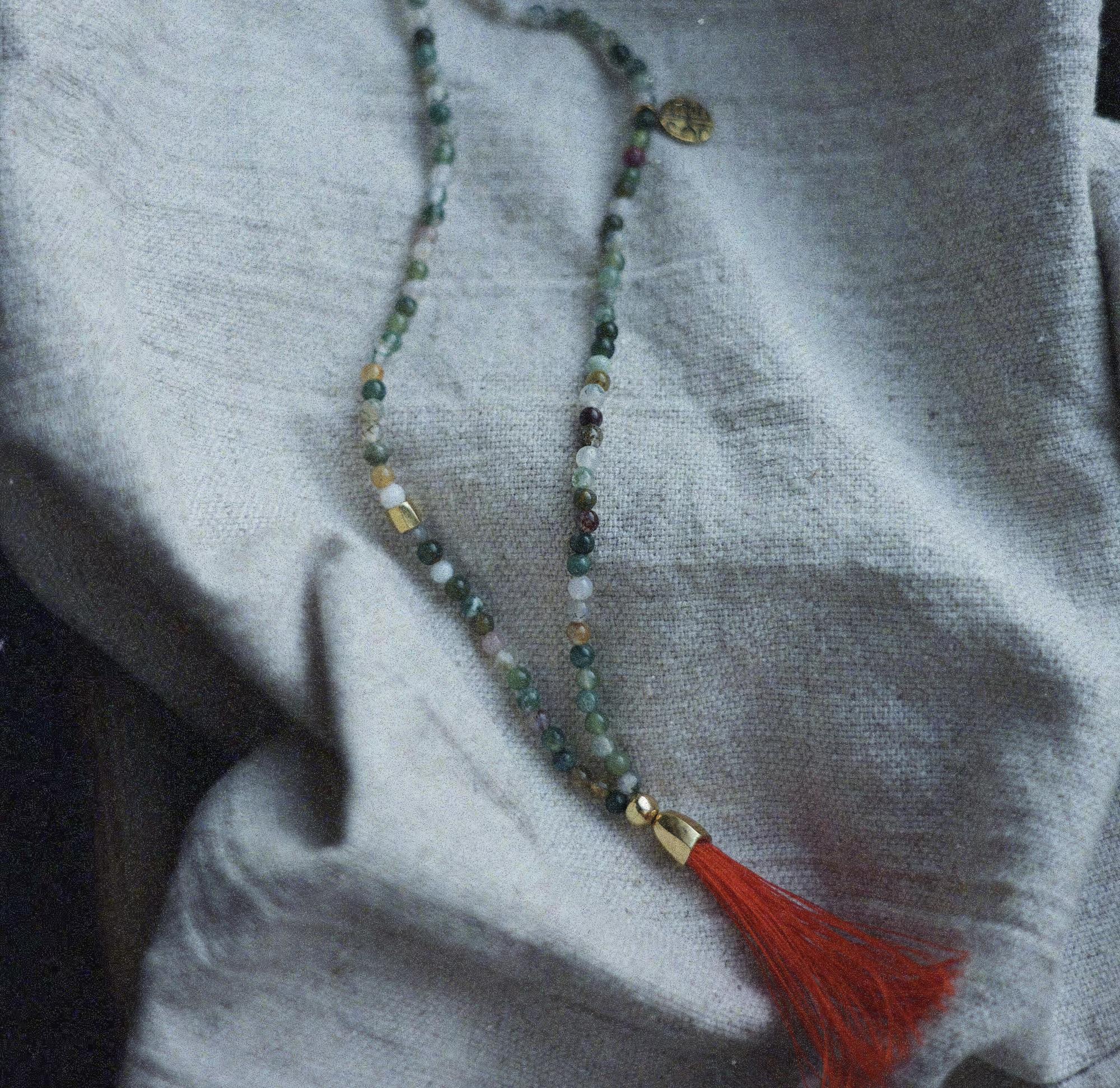 Амулет с индийским агатом