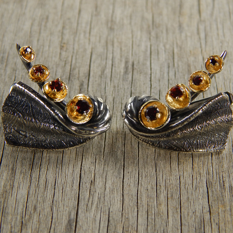 Серебряные серьги с гранатами