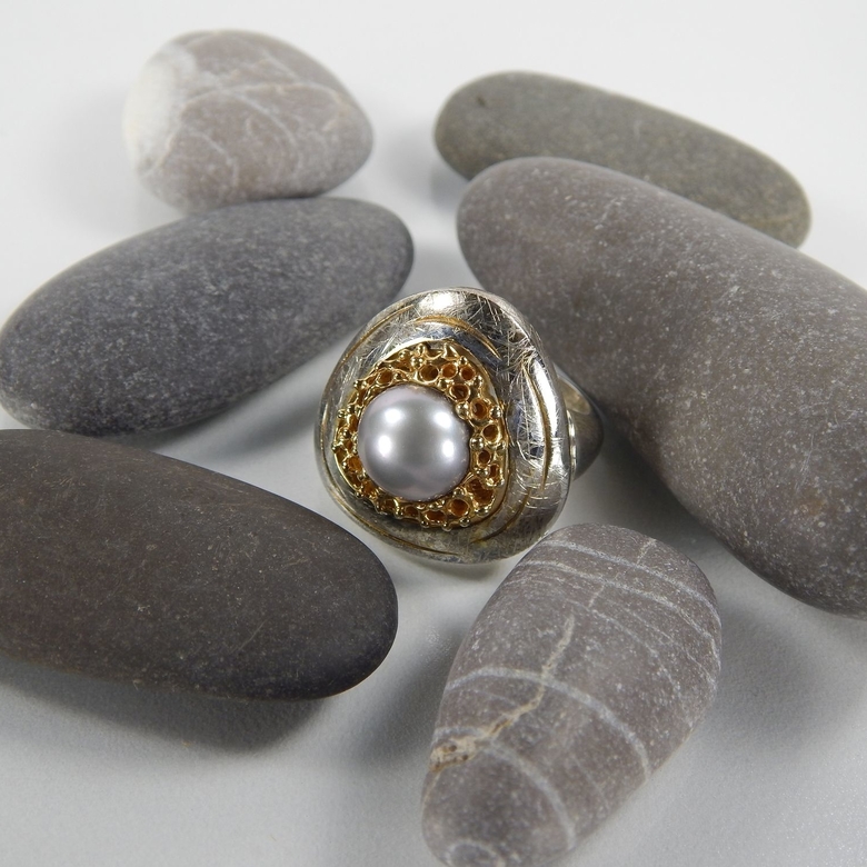 Серебряное кольцо с жемчугом
