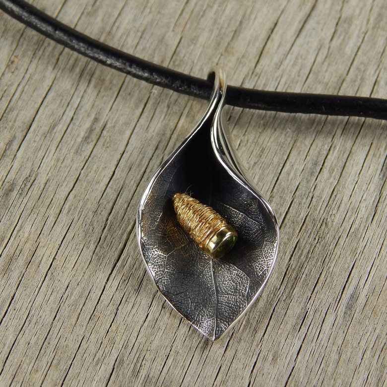 Серебряный кулон с перидотом